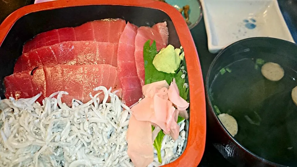 マグロしらす丼|あさこもかさん