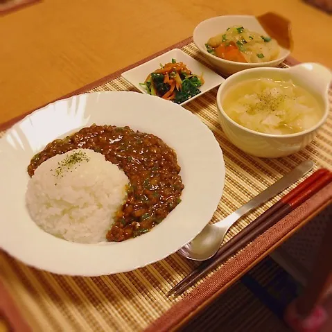 ドライカレー、スープ、煮物、胡麻和え|はるさん