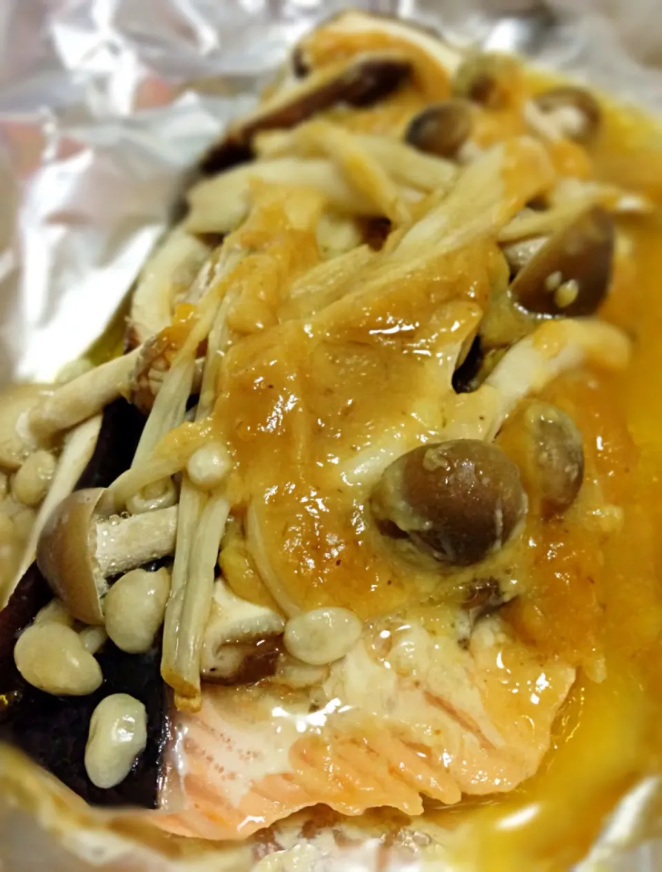 Baked salmon with assorted mushrooms in miso butter sauce|coxiella24さん