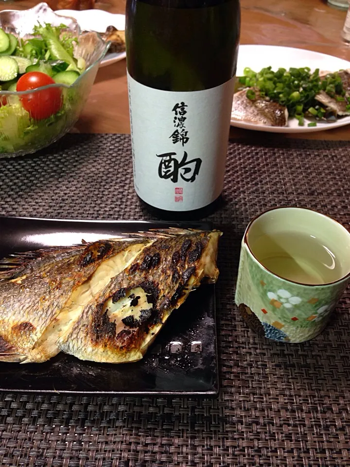 鯛の塩焼きと日本酒 （気が付いたら100投稿目でした）|tachiさん