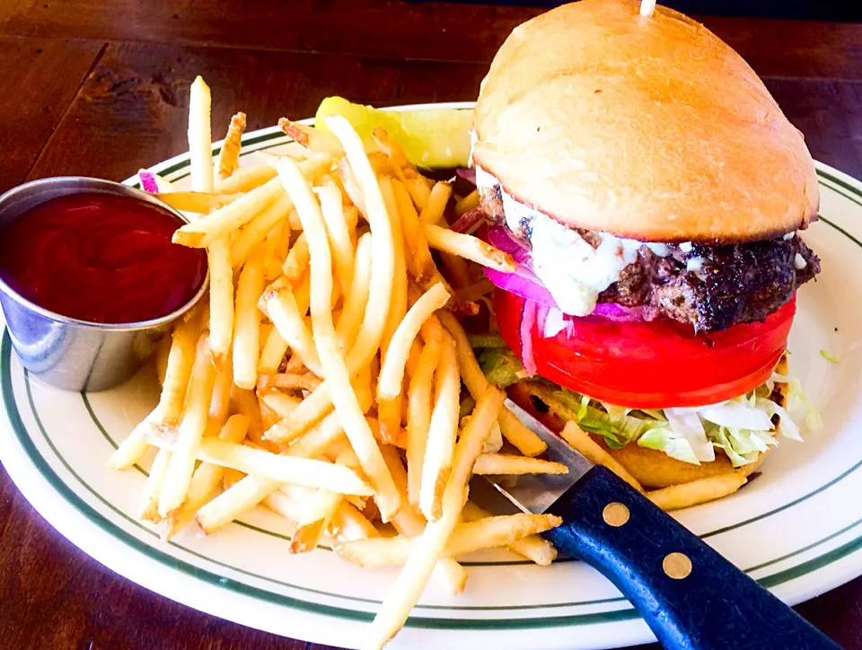 Black and Bleu Burger and Fries from Summer House|sooprcoolchicaさん