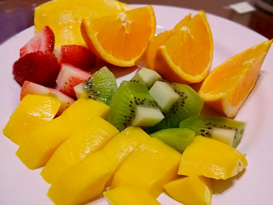 Fruits as my dessert tonight :)|Julie Tranさん