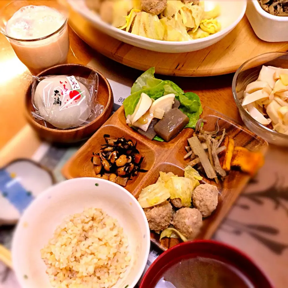 Snapdishの料理写真:肉団子とキャベツの胡麻味噌炒め|きよさん