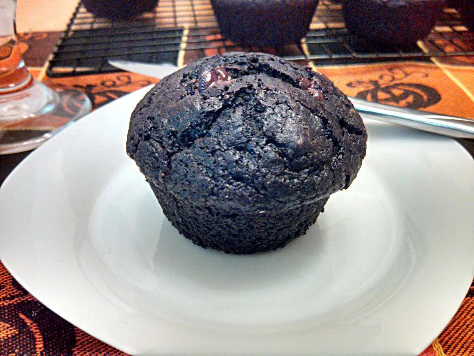 Dark chocolate muffin with dark chocolate chips|Sashi Steinerさん