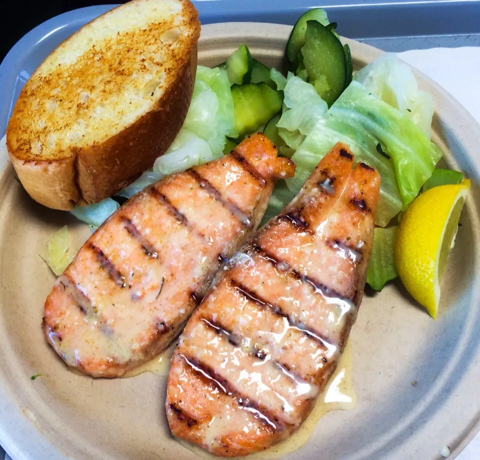 Grilled Salmon from Long Beach Fish Grill|sooprcoolchicaさん