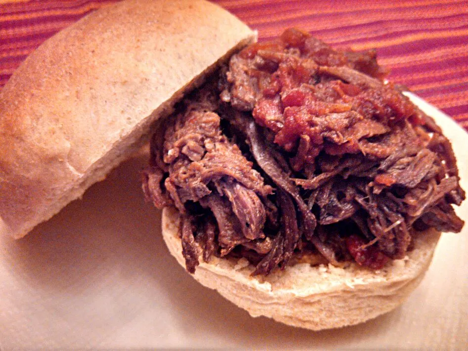 Spicy shredded beef on homemade roll|Sashi Steinerさん