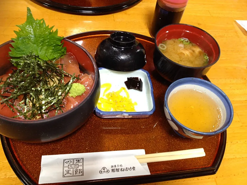 生マグロ丼|あんぴーさん