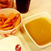 KFC's crispy fries and gravy|mavxさん