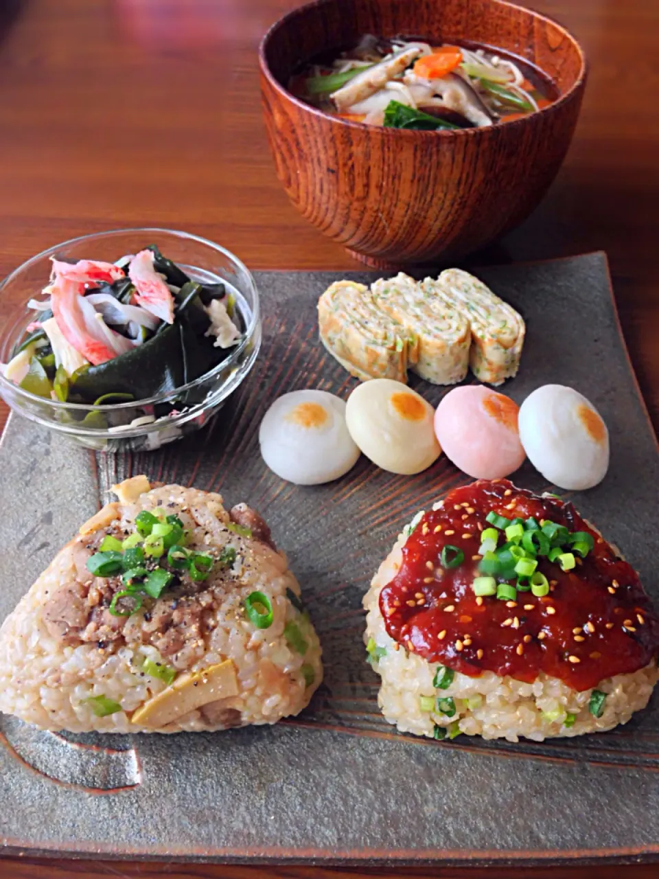 Snapdishの料理写真:⭐️たけのこと豚肉のおにぎり ⭐️ネギ味噌焼きおにぎり ⭐️一口かまぼこ（チーズ、ツナマヨ、明太マヨ、バジルトマトチーズ）⭐️あおさの玉子焼き ⭐️わかめとカニカマの甘酢和え ⭐️野菜たっぷりけんちん汁|よっちぃさん