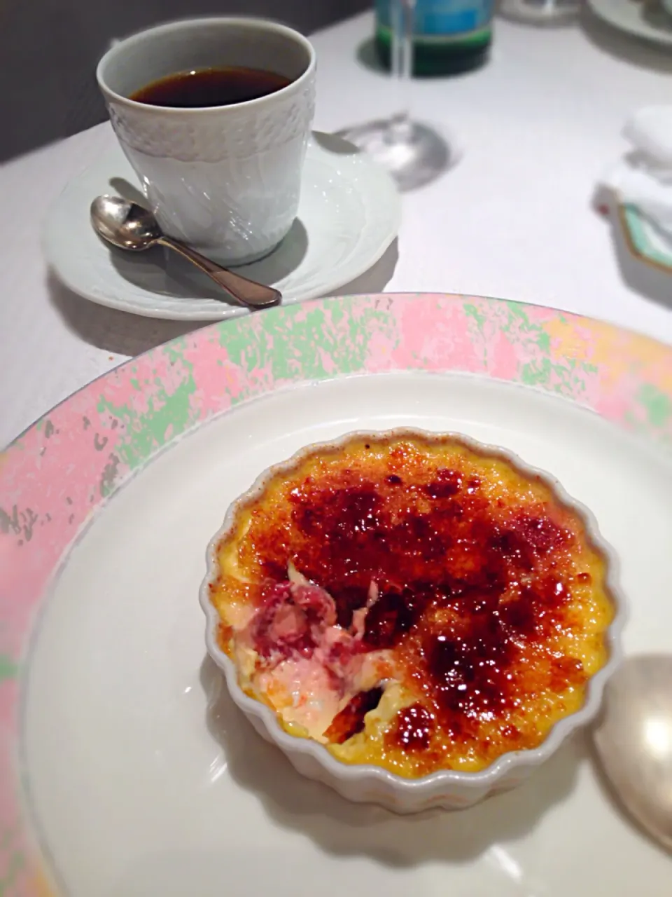 フランボワーズのクレームブリュレ🍮 と コースのコーヒー☕️|こいちさん