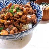 かしわバター丼 と 味噌汁|よしさん