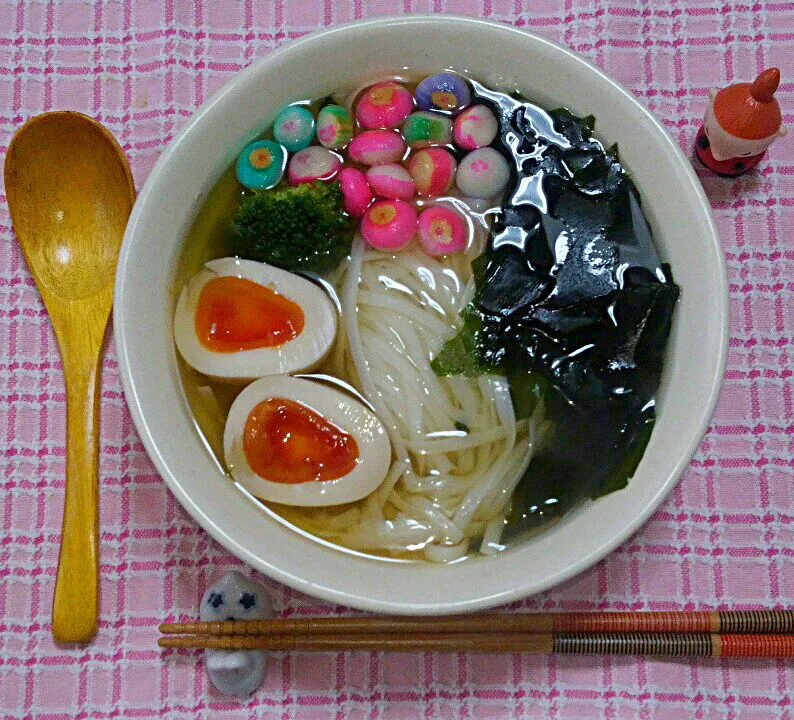 Snapdishの料理写真:おから麺で『わかめうどん』味玉のせ。*\(๑• ₃ •๑)*|ハートがポッポさん