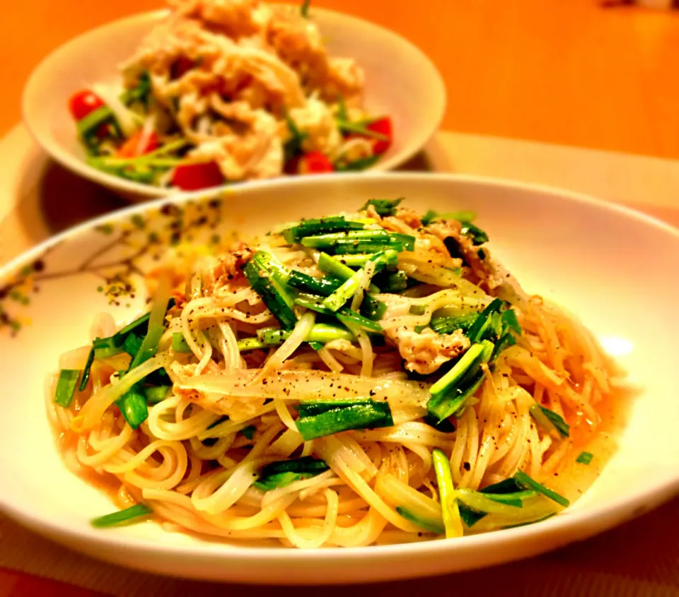 Stir fried somen noodles with pork, bean sprouts and chives Thai style|Kirk Awiamさん