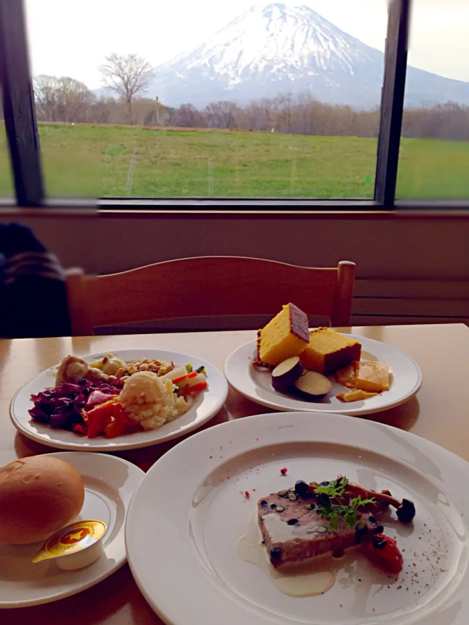 羊蹄山を目の前に見ながらランチ〜😍 ミルク工房レストラン プラティーヴォ|あっこぷーさん