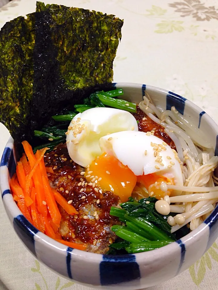 サンマ缶詰を使ったビビンバ丼 温玉＆韓国海苔のせ🍀|デミさん