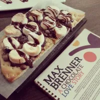 marshmallow chocolate pizza