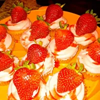 strawberry cupcake|Carrina CimmyChanel Cassadyさん