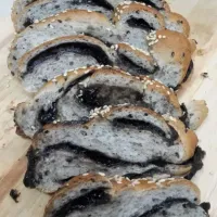 Black Sesame Braided Bread|Carrie Leungさん