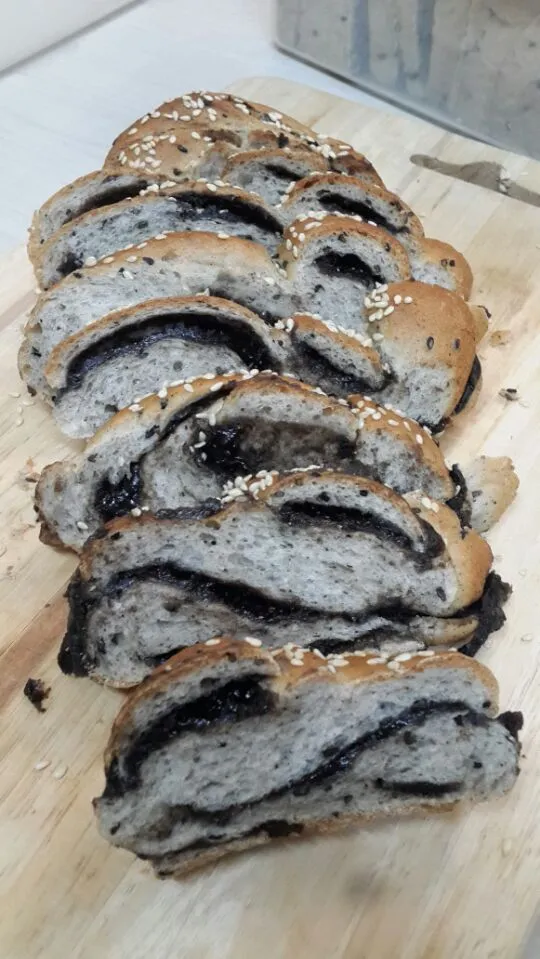 Black Sesame Braided Bread|Carrie Leungさん