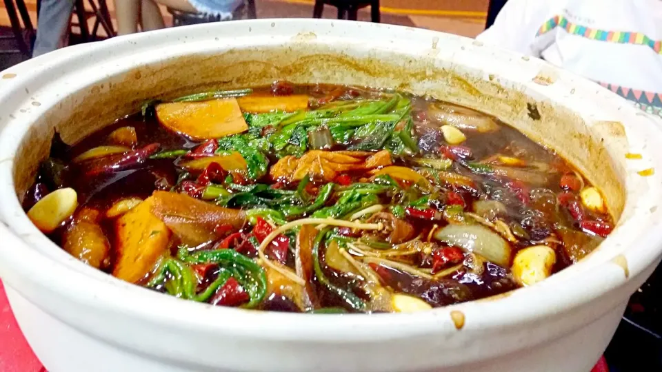 Spicy chicken clay pot steamboat|Cheryl Zengさん