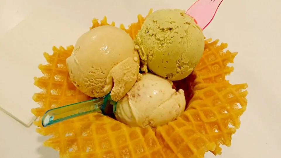 ice cream with cup cone|Cheryl Zengさん