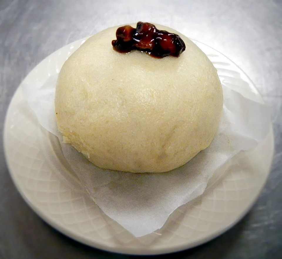 Snapdishの料理写真:Char Siu Bau (Steamed Pork Buns)|Woo J. Parkさん