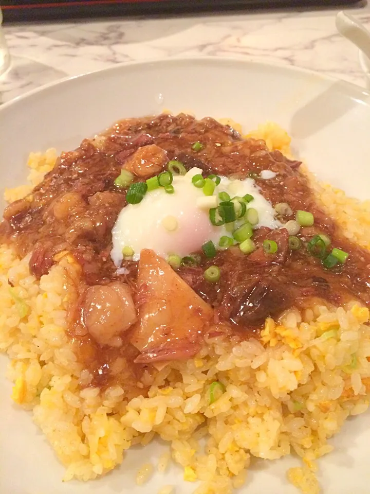 Snapdishの料理写真:牛すじあんかけチャーハン（大盛り）|Takayaさん