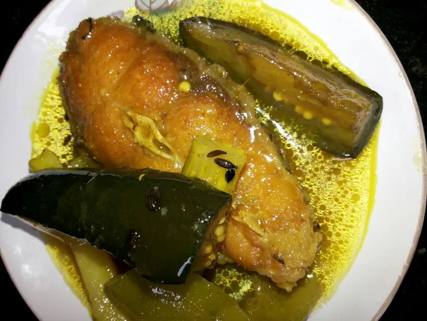 rohu fish curry with potato,drumstick,egg plant, ridge ground.|gouri ghoshさん