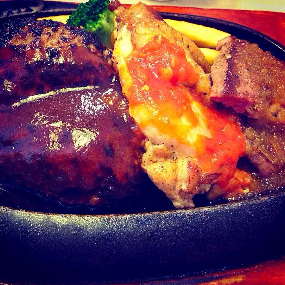 Hamburger, beef & chicken steak😋|anie hattoriさん