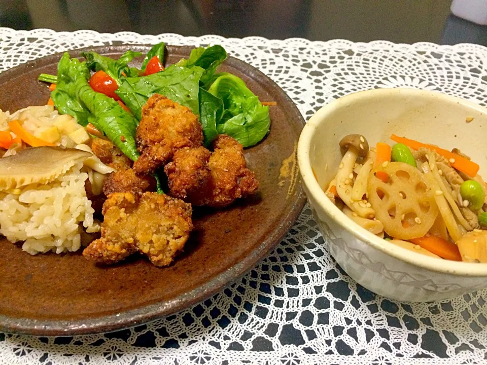 筍と舞茸の炊き込みご飯とレンコンとしめじの煮物と唐揚げ|こたろーさん