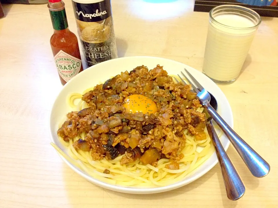 Snapdishの料理写真:Spaghetti meat sauce with aubergine|Reiji Miuraさん