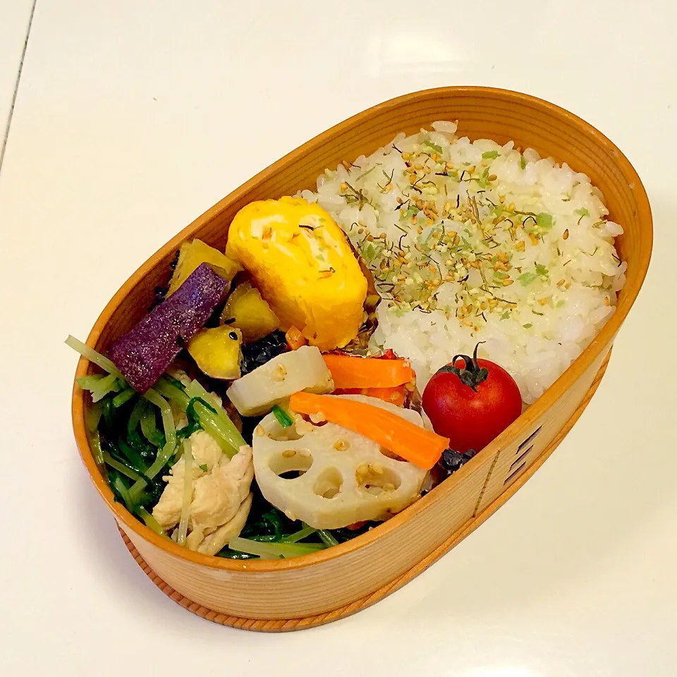 今日のお弁当！塩鶏と水菜のポン酢和え、レンコンとニンジンのマヨ柚子胡椒和え、大学芋、玉子焼き(^｡^)|mamigoさん