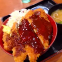 Snapdishの料理写真:ビッグチキンカツ丼|tauchida shunichiさん