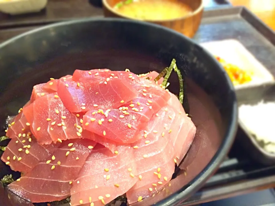 な〜んとなくマグロ丼|michiteruさん