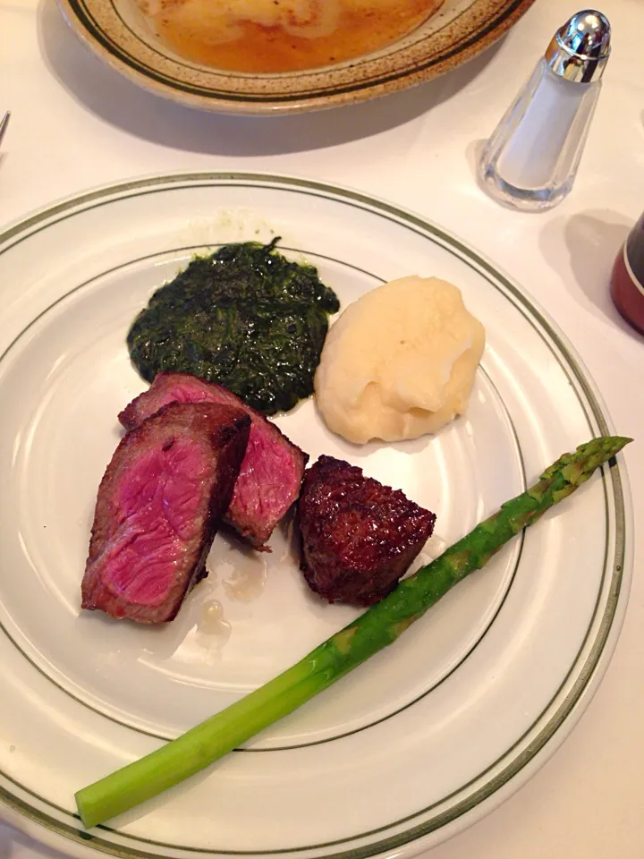 Having steak for lunch I'm roppongi|lavie ryouyaさん