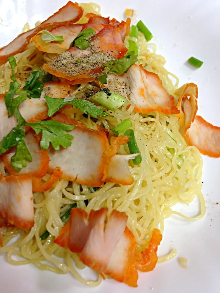 Egg noodle with roasted pork|PhUnGさん