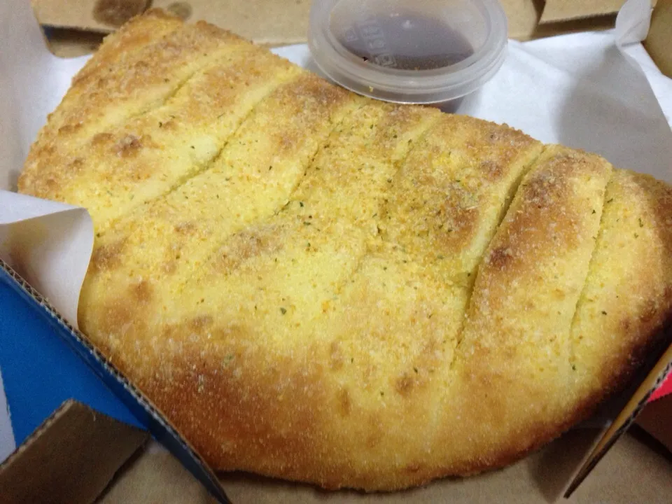 Snapdishの料理写真:Garlic bread @ Dominos Pazza|Daniel Chongさん