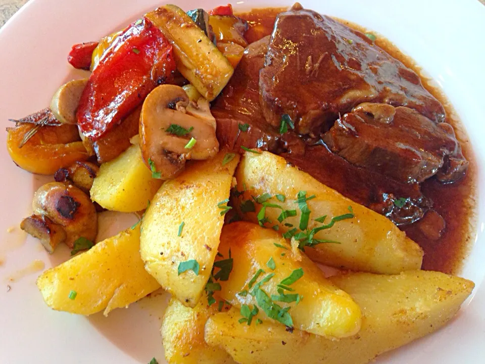 Black Angus braised meat and pan fried potatoes|Fujiko Toyohashiさん