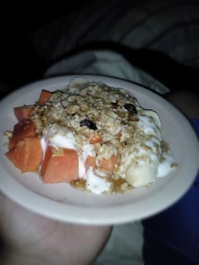 plátano y papaya con yoghurt y avena|Javier Rdz.さん