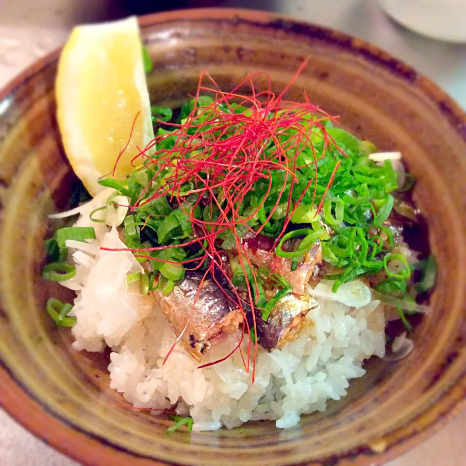 サーディン丼に再挑戦。
当たり前だけど缶詰のブランドで味が全然違う！
そんなわけで今日はあまり殺されなかった… 盛り付け頑張ったのに（笑）|honeyhunterさん