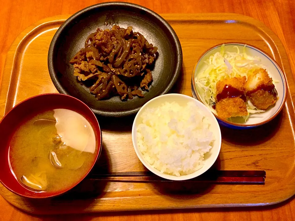 牛肉、蓮根、蒟蒻のきんぴら、イカフライ、アサリのお味噌汁|yuyusuzuさん