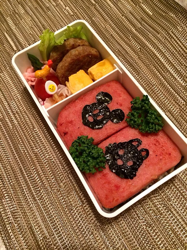 Snapdishの料理写真:今日のお弁当。スパムお結び。中身は、シソ昆布です。|SHIHOさん