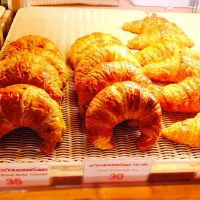 Croissant -,.-|Benz Tanapornさん