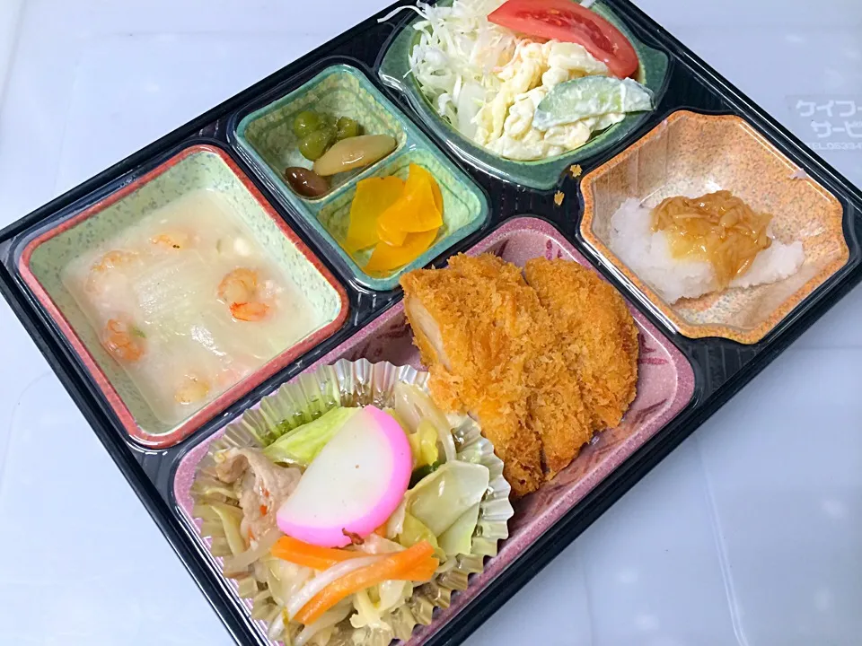 Snapdishの料理写真:日替わり弁当 かまぼこ入り野菜炒め 豊川市の宅配弁当店|Naokazu Kuritaさん