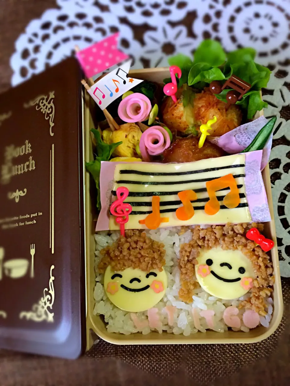 ゆっぴーઈ(◕ั◡◕ั)*ﾟ*♡のお弁当『みんなで歌おう♪LET  IT  GO♪、隠れそぼろのドレミファどん😄|kumiさん