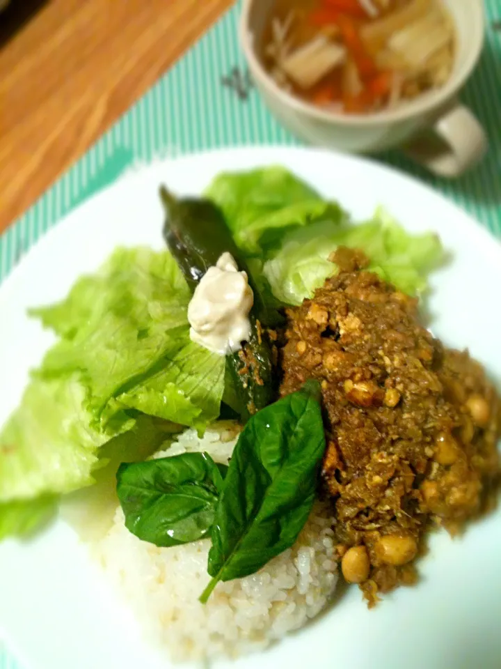 Snapdishの料理写真:5/7 野菜と豆腐と大豆のカレー煮，万願寺トウガラシにバーニャカウダソース，人参とエノキのコンソメスープ|kykyさん