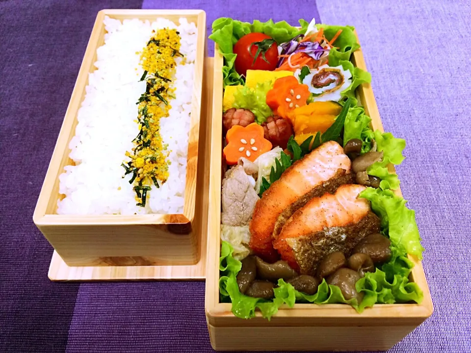 Snapdishの料理写真:きのことサーモンのバター醤油ソテー弁当|りえさん