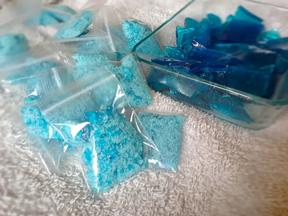 Snapdishの料理写真:Peppermint "meth" candy (breaking bad)|Fe's kitchenさん