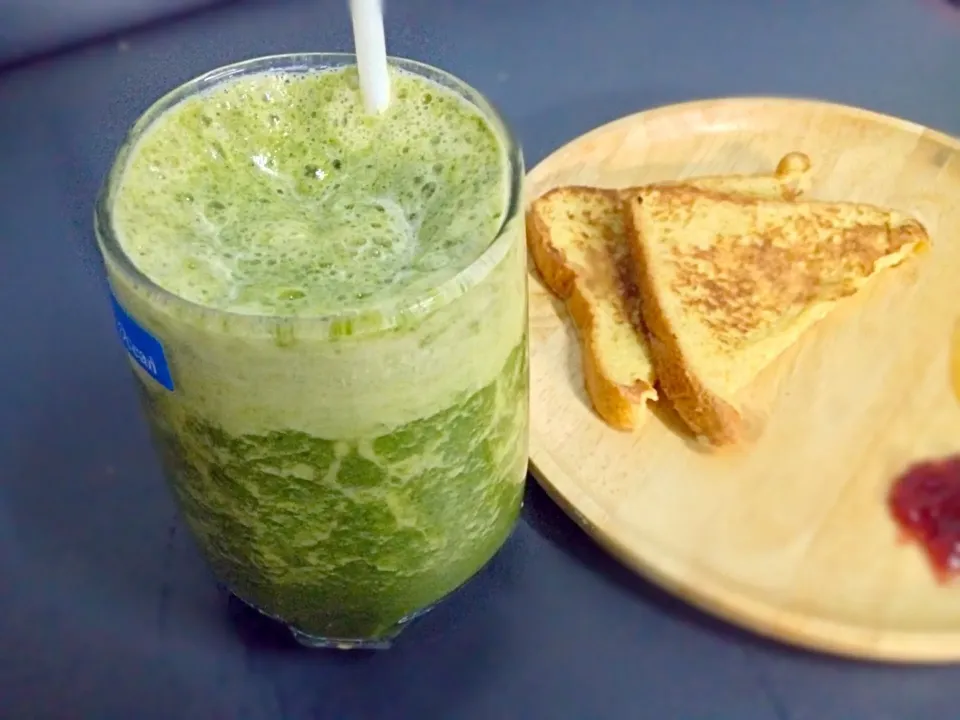 french toast with green smoothy|Jubjanさん