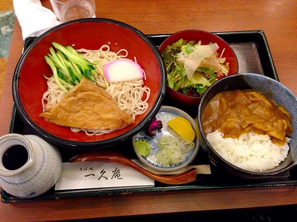 Snapdishの料理写真:冷やしきつねとハーフカレー丼|T. Wonderさん